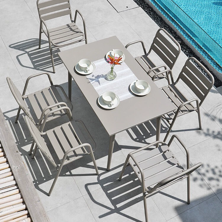 Набор уличной мебели (стол и стулья), двойного назначения для использования в помещении и на улице, подходит для кафе и чайных на открытом воздухе, обеденный стол для отдыха с дизайном из кованого железа.