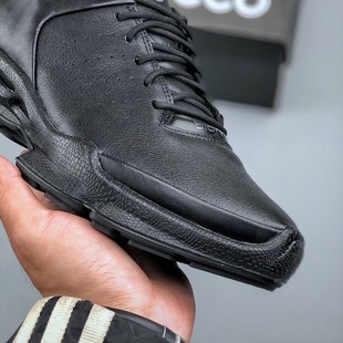 �\��ЬЬ�ۼҽ���Cϵ�е͎�ϵ����Ƥ�p�����e�\��Ь��HЬ͸��