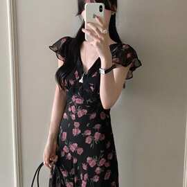 法式时尚洋气v领优雅气质长裙女夏季新款小飞袖蕾丝边显瘦连衣裙