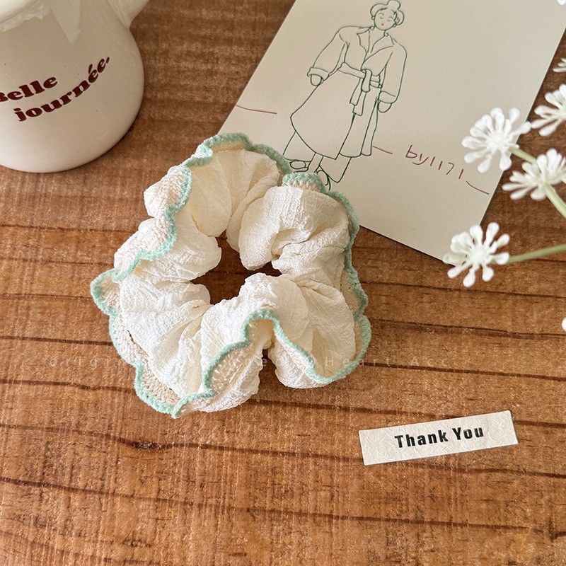 미색 녹색 가장자리