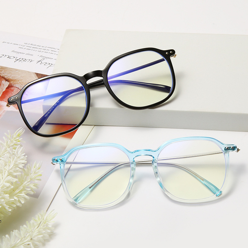 White Frame Anti-Blue Light Flat Glasses for Men and Women, Popular Style, Can Be Customized with Prescription, Suitable for Driving White Frame Anti-Blue Light Flat Glasses for Men and Women, Popular Style, Can Be Customized with Prescription, Suitable for Driving