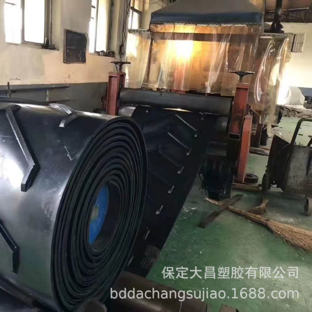 厂家长期批发各种型号EP橡胶输送带棉帆布橡胶传动带人字形输送带