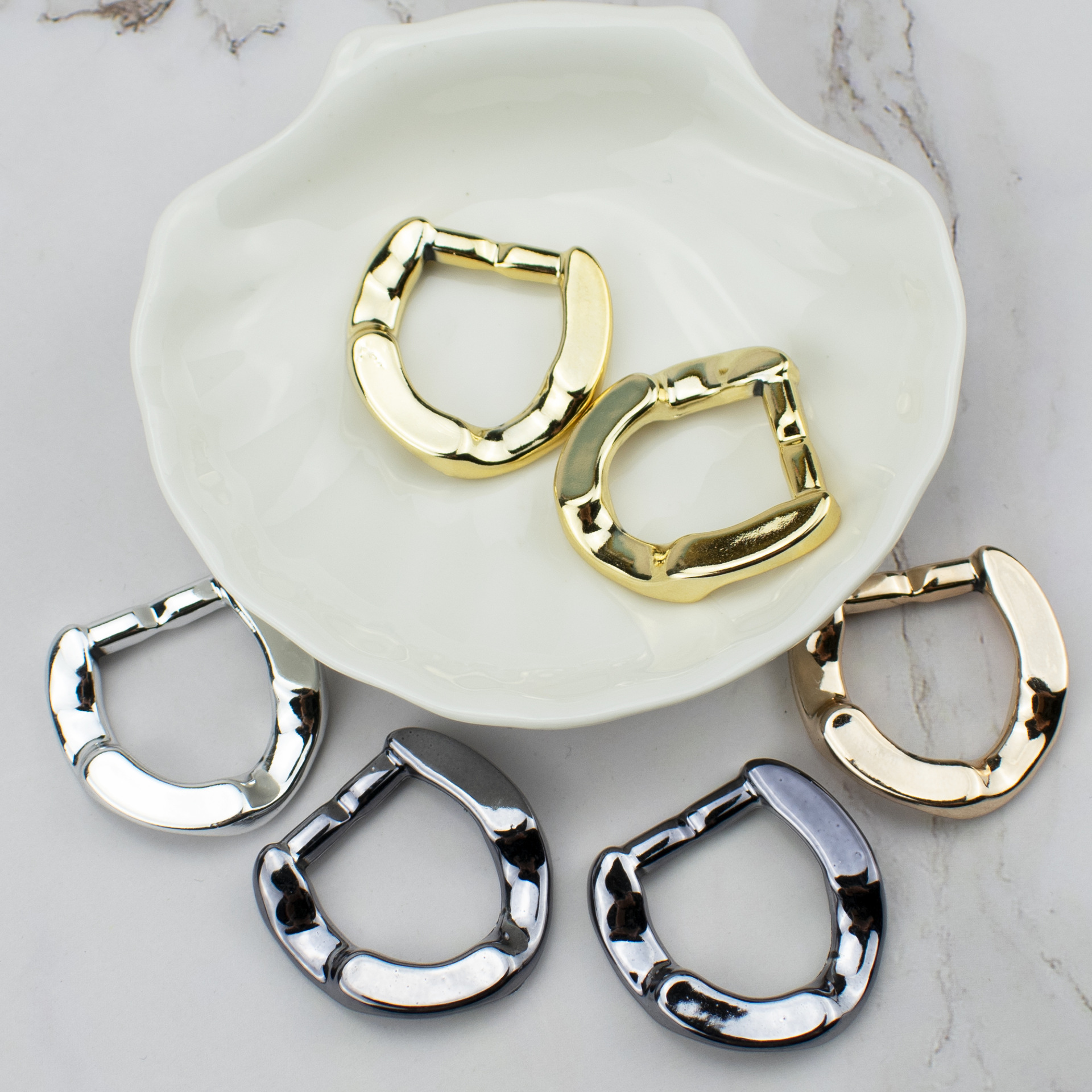 批发饰品箱包鞋服配件ABS塑料UV电镀39*44 D字型鞋扣环|ms