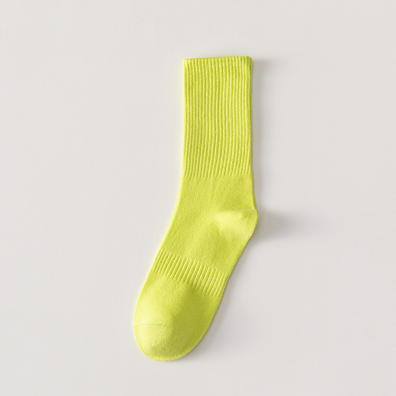 Calcetines de algodón de color liso a media pantorrilla para otoño e invierno, venta al por mayor, calcetines de algodón peinado para mujer, medias de algodón a rayas caramelo