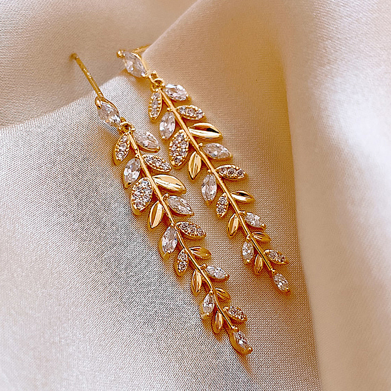 8g Weight Artificial Gemstones Inlay Material Earrings Classification Housewarming, Anniversary, Business, Wedding, Travel, Birthday, Festival Occasion Alloy Material Grain Pattern Women'S Gender Diamond Design Fashion Style Silver Color Fashion Grain Diamond Alloy Artificial Gemstones Earrings 4
