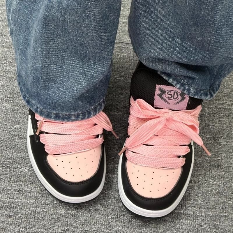 Nuevos zapatos de pan de color rosa negro relámpago para mujer, zapatos casuales de suela gruesa para estudiantes de todo fósforo, zapatos de tabla de aumento, lote de punta redonda