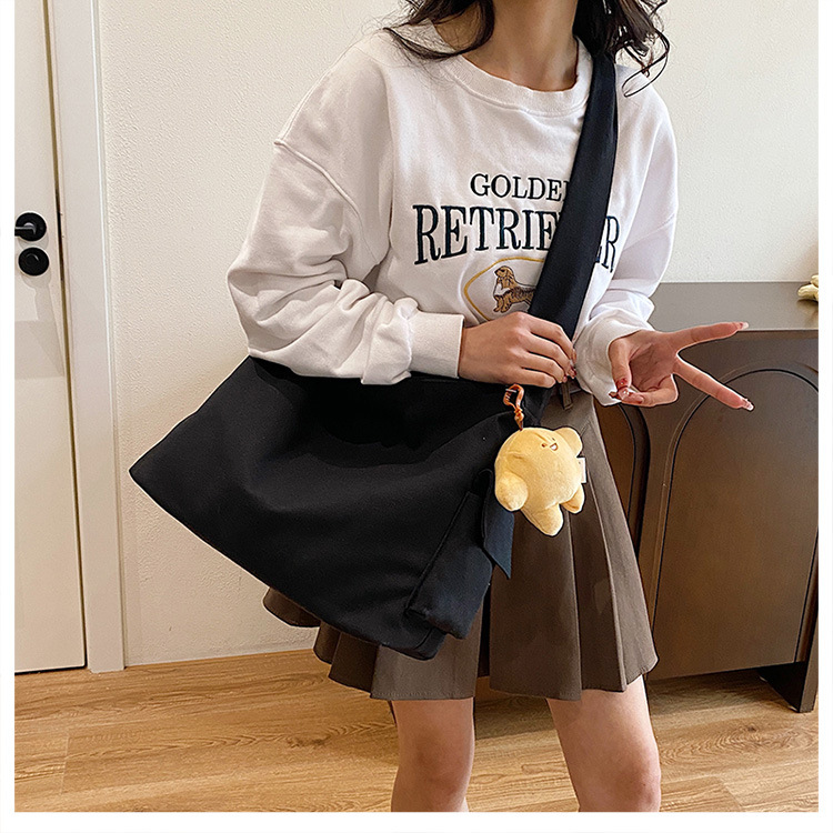 The 2024 new Korean-style simple and laid-back casual canvas crossbody bag and the large-capacity versatile tote bag are selling well undefined
