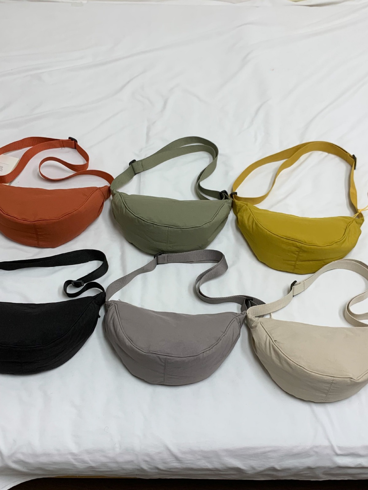 Youjia probador mismo estilo bolso de mensajero femenino pequeño libro rojo bolso de bola de masa de nailon estudiante bandolera bolso de tela suministro de fábrica