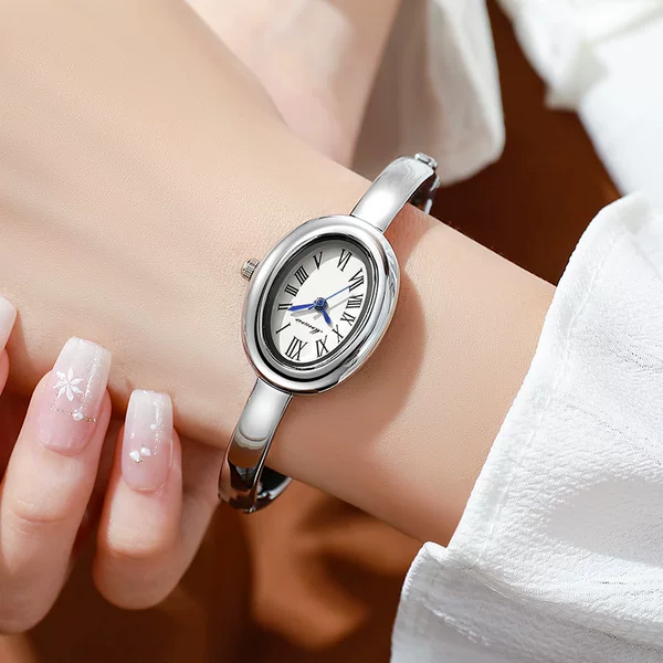 Luxury bathtub bracelet women's watch, oval-shaped student niche cross-border popular quartz wristwatch from Xiaohongshu