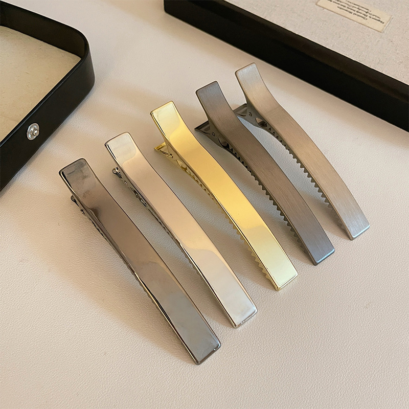 Korean-Style Minimalist Metal Duckbill Clip for Women, 2026 New Model, High-End Hairpin for Back-Of-Head Updo, Hair Accessory