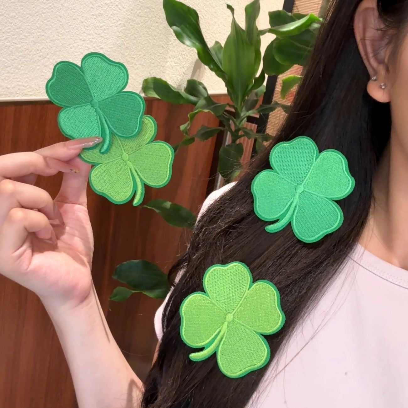 Lucky Green Four-Leaf Clover Hair Fixing Tool, Seamless Bangs Sticker, Creative, High-Value, Niche, Fun, Simple Magic Tape