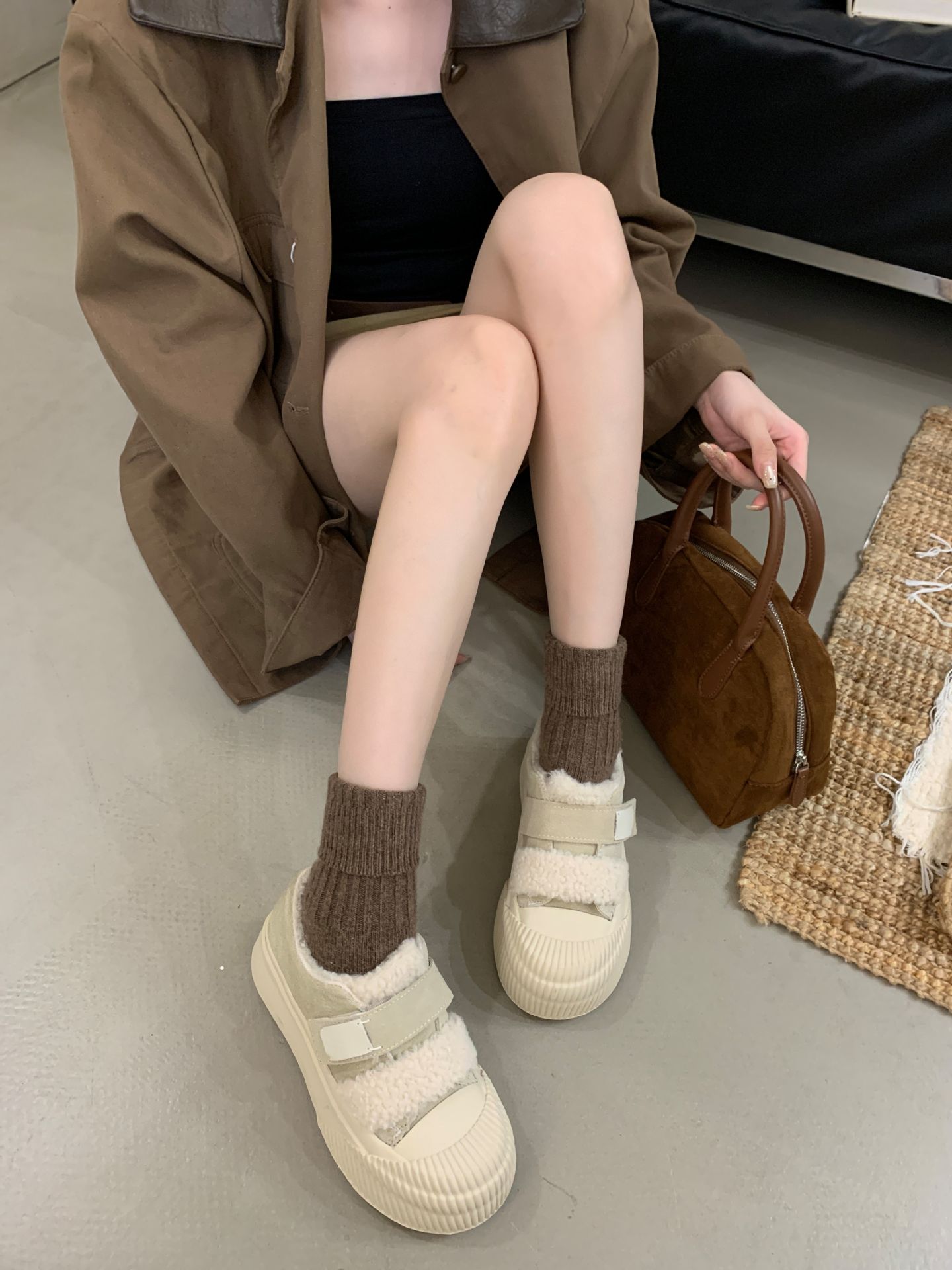 Chaussures ShoeGlobe Grape Mom Automne Hiver Nouvelles Chaussures en cuir véritable à semelle épaisse et doublure en velours épais, chaudes et décontractées, couleur blanc biscuit, pour femmes_voghion.com