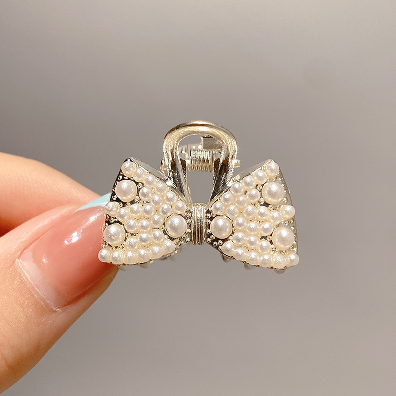 Exquisito clip pequeño clip de flequillo lateral de diamantes de imitación de perlas femeninas nuevo mini clip de tiburón de medio lazo horquilla tocado