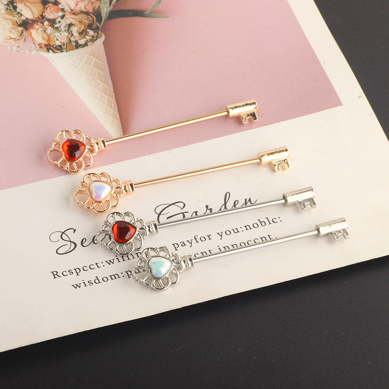 Silver pointed spike labret stud material detail