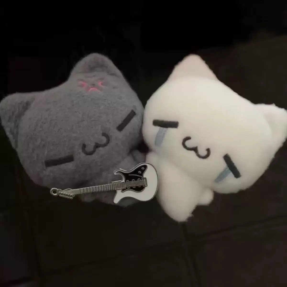 Colección de colgantes de peluche, estrellas de arce, luna de peluche, muñecas de murciélagos fantasmas, bolsas de conejos, nuevos cuervos, conejos
