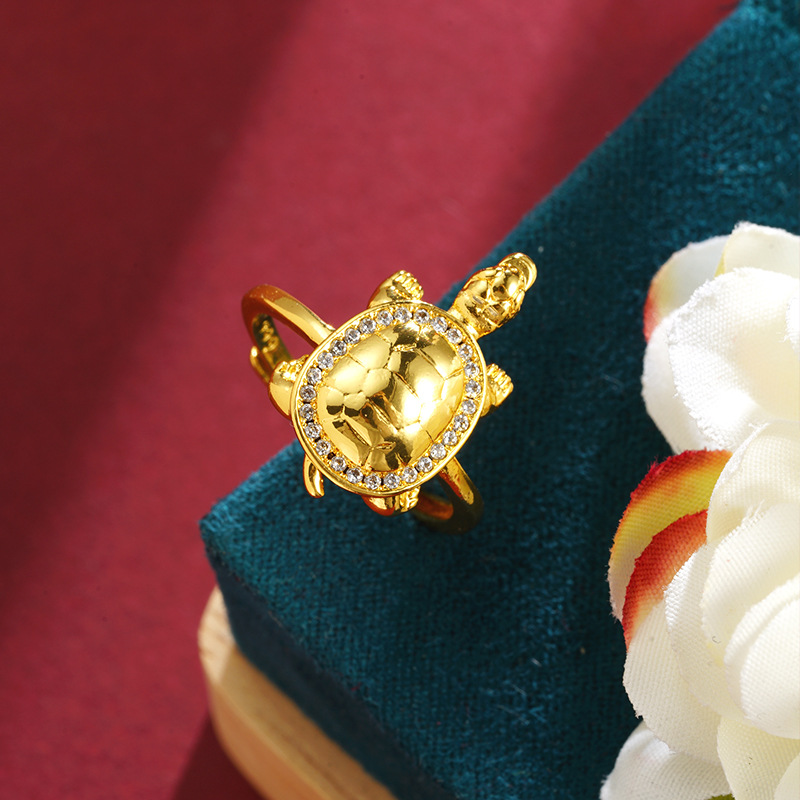 Anillo de tortuga de oro rico de verano lujoso ligero de alto nivel anillo de bronce chapado en oro joyería Yiwu accesorios al por mayor