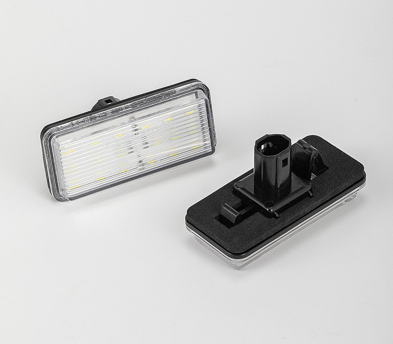 Applicable to Lexus LX470 LX570 GX470 Toyota Land Cruiser J100 J120 rear license plate light