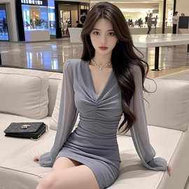 TZ6281韩系御姐风V领褶皱长袖连衣裙女小众设计感收腰显瘦包臀裙