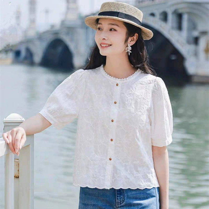 Белая вышитая хлопковая рубашка женская с коротким рукавом, дизайнерская нишевая модель, лето 2025, новые женские топы