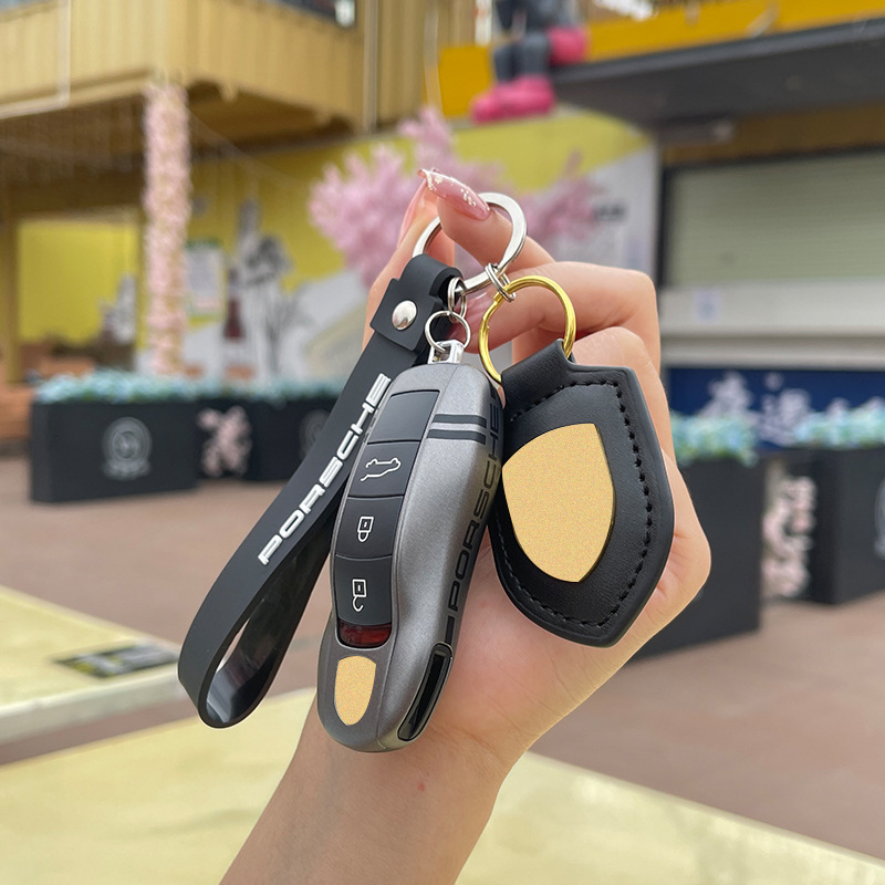 모델 A 스페이스 그레이에는 쉴드 + 열쇠고리가 함께 제공됩니다.