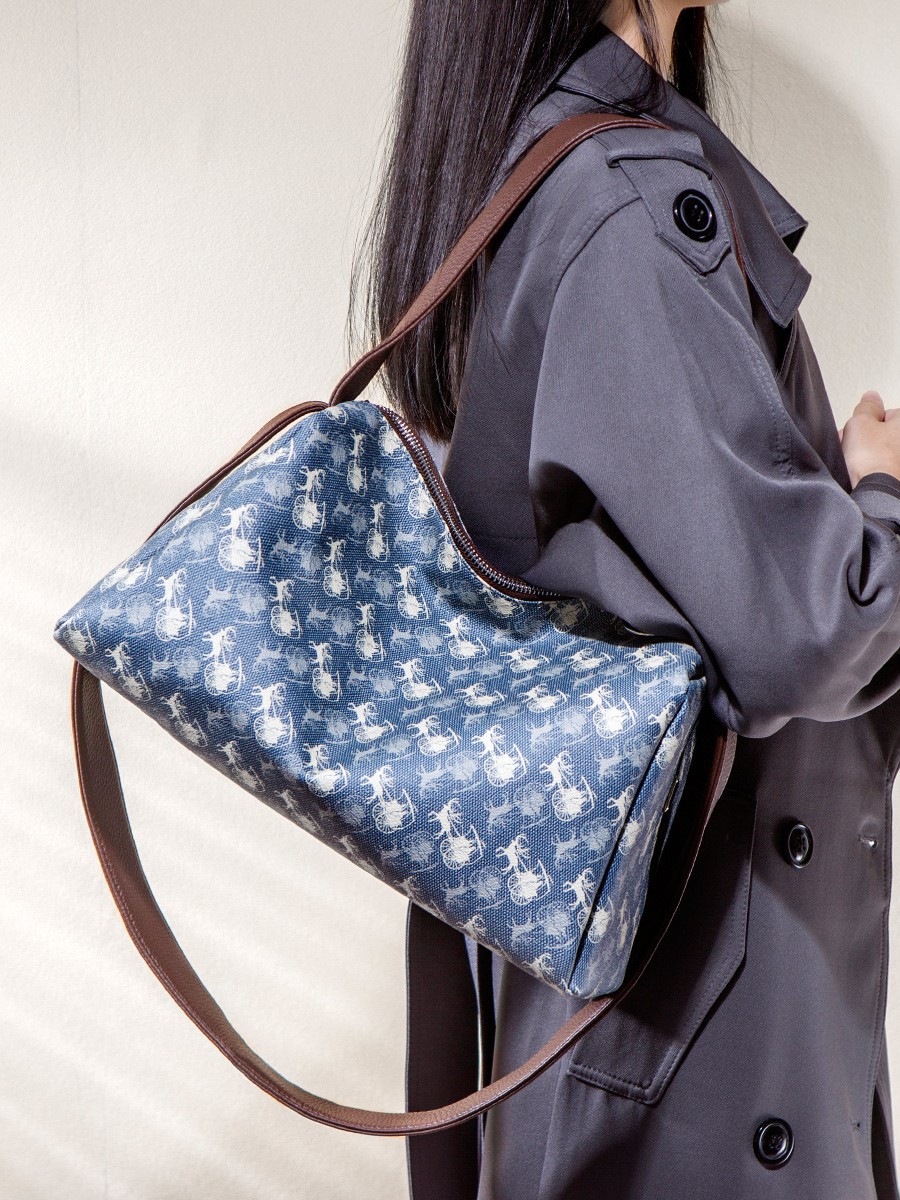 Bolsa impresa de gran capacidad para mujeres 2025 invierno nuevo nicho de textura de alta calidad para viajar mochila de hombro
