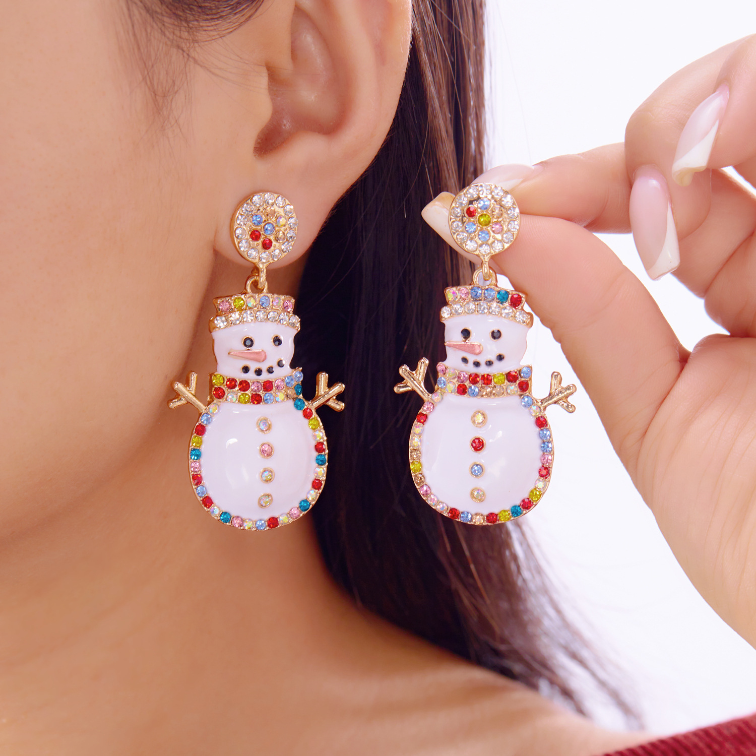 Ventas transfronterizas de nieve roja y verde de Navidad pendientes de muñeco de nieve creativos para mujeres campanas de color minimalistas pernos al por mayor