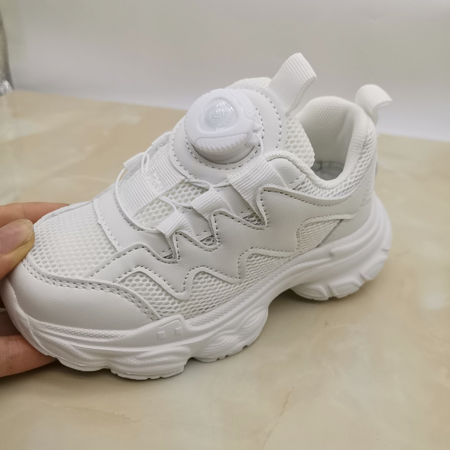 Zapatos blancos de doble red zapatos deportivos para niños botones giratorios zapatos casuales para niños zapatos de malla para niños