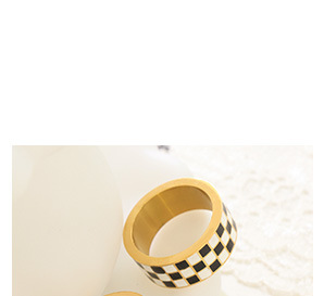 Fashion Creative Peach Heart Checkerboard Titanium Steel 18k Real Gold Plated Ring display picture 21