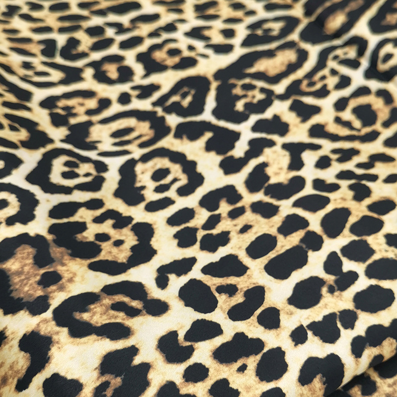 Inventario de tela de seda impresa de leopardo, ropa de dormir, sombrero de baño, ropa de mujer, almohada, tela impresa