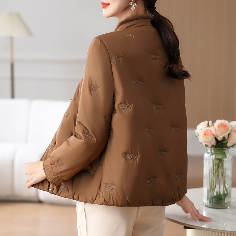 Small mother autumn and winter lightweight down jacket 2024 new middle-aged women's short warm new Chinese coat