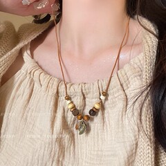 秋冬の新型ドライフルーツのペンダントのネックレスの女性の新しい中国式の復古の小さい大衆の百合のビーズの鎖のチェーンのブレスレットは装飾品を配合します。