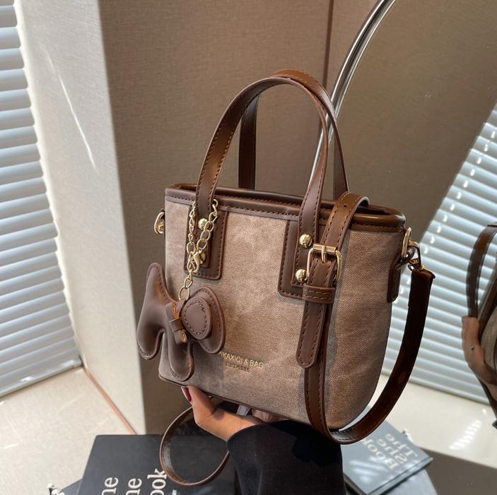 Mochila de alta textura de marea 2024 nuevo estilo versátil retro mochila de hombro de moda portátil bolso de cubo mujer