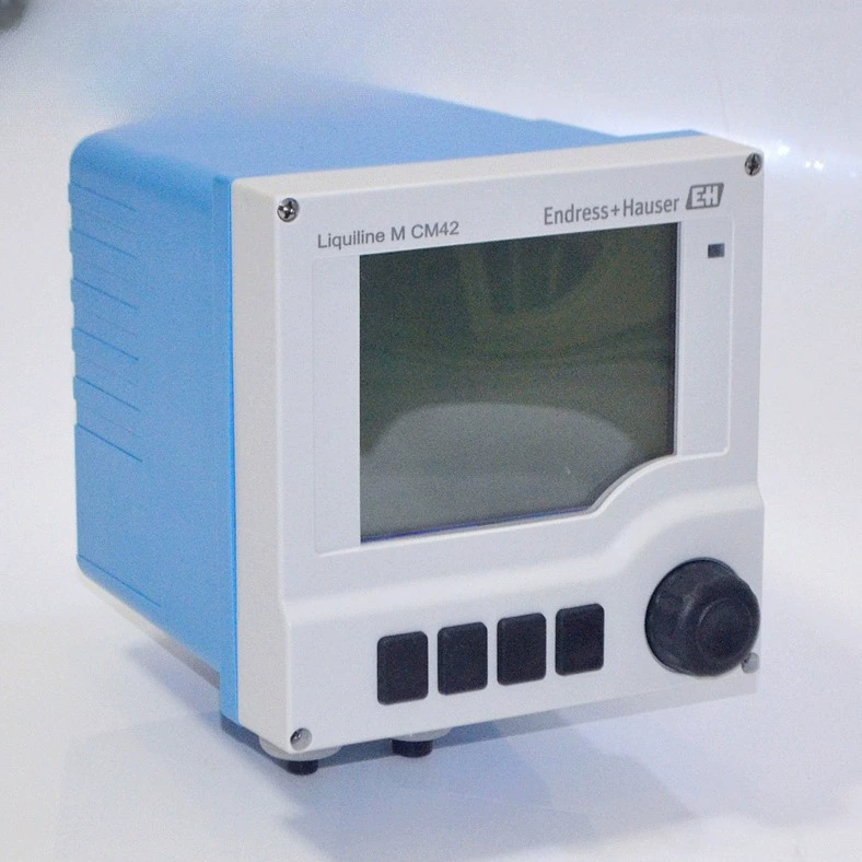 E + H онлайн-анализатор качества воды pH/ОВП \ проводимость \ передатчик растворенного кислорода Liquiline M CM42