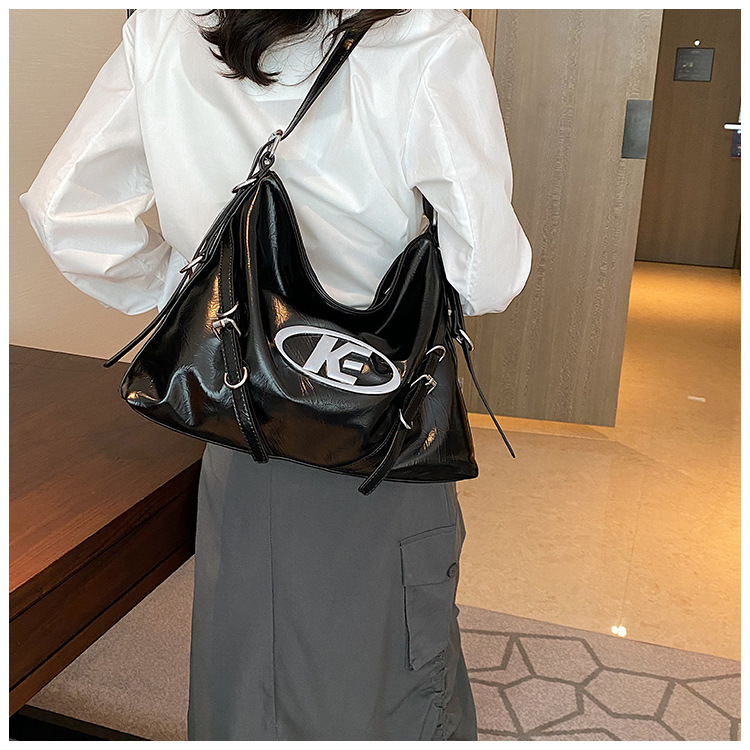 Tragbare, modische Strukturtasche mit großem Fassungsvermögen für Damen, neue Pendler-Einkaufstasche, einfache Achseltasche für alle Gelegenheiten, 2023_voghion.com