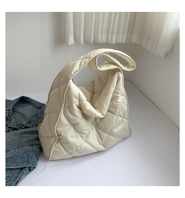 Women's Large Pu Leather Solid Color Lingge Streetwear Square Zipper Shoulder Bag display picture 17