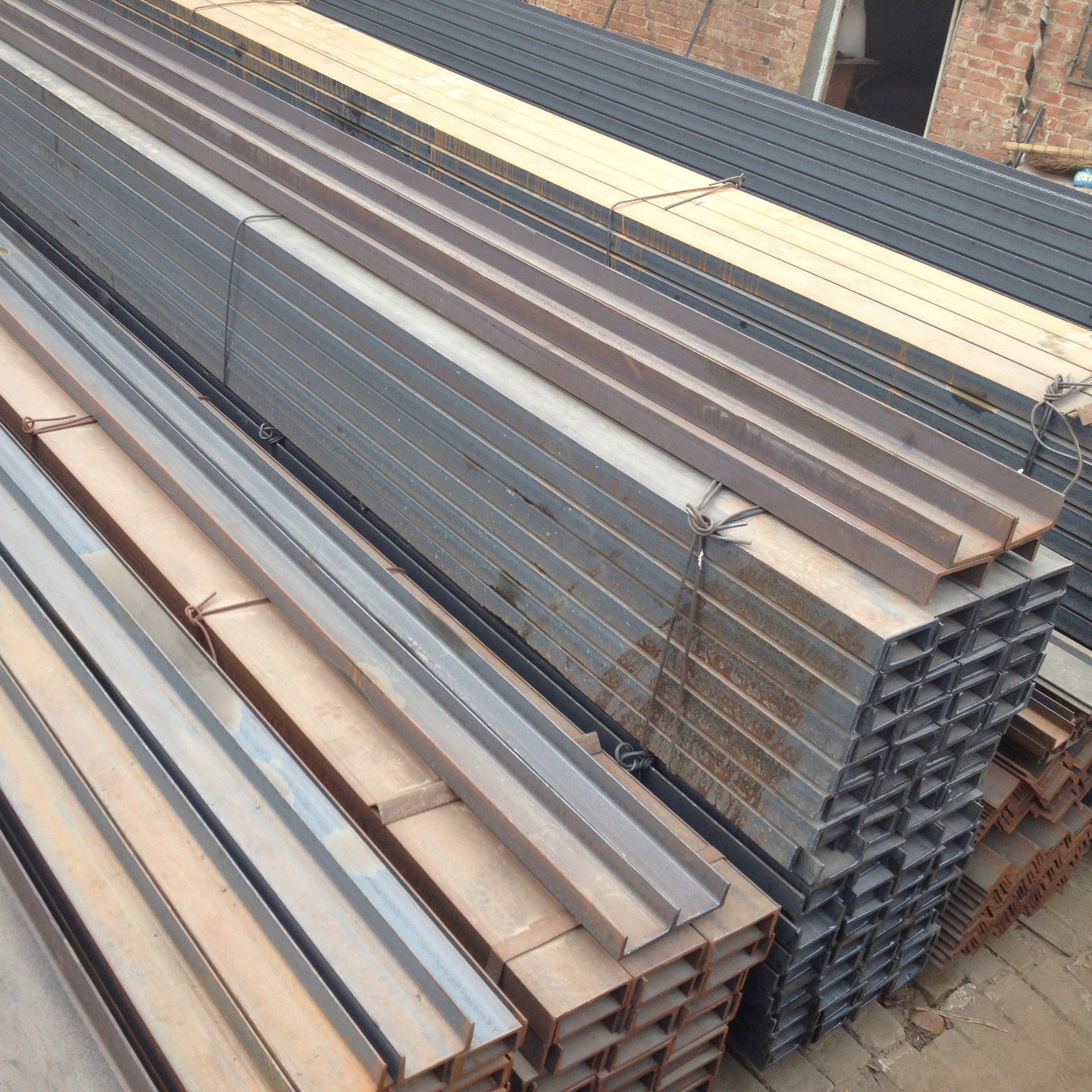 热轧8#槽钢量大从优 建筑工程用q235b镀锌铁槽 结构槽钢