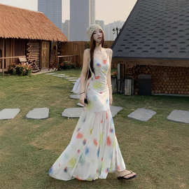 度假风多巴胺穿搭水彩吊带连衣裙女2025夏季新款不规则设计鱼尾裙