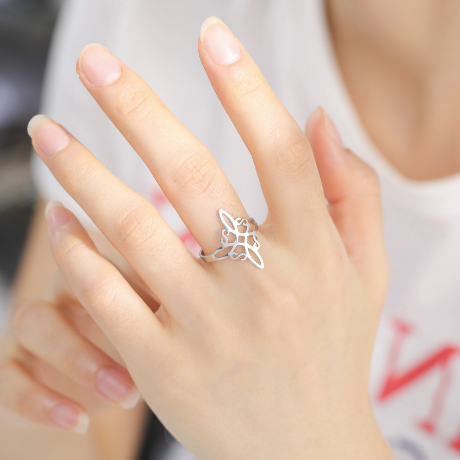 Anillo abierto de acero inoxidable de las mujeres Anillo abierto de nudo celta cuadrado de acero de titanio de comercio electrónico transfronterizo europeo y americano