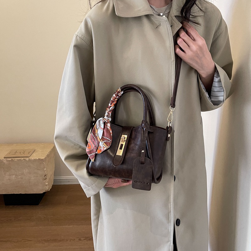 De alta calidad retro Maillard bolso de las mujeres 2023 nueva moda del todo-fósforo cubo bolsa de hombro de estilo coreano