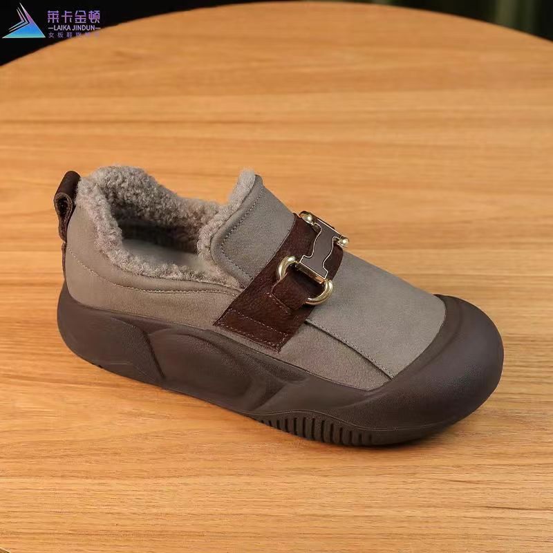 2024 otoño y invierno nuevos zapatos de calentamiento de lana perezoso con un pedazo de aire extranjero zapatos de algodón de red rojo con suela gruesa zapatos casuales de mujer