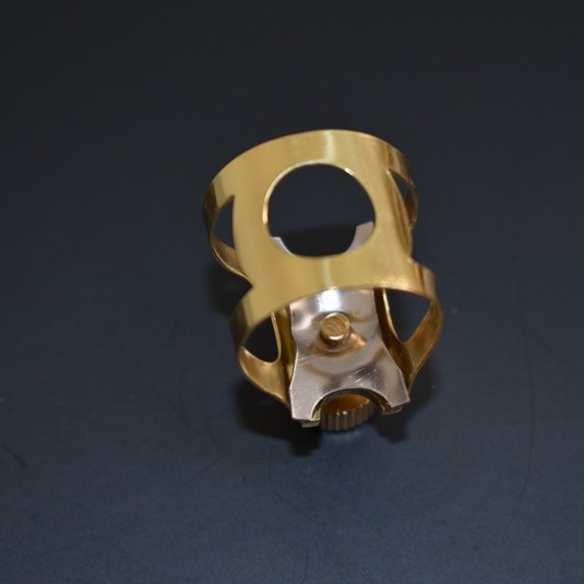 Alto saxofón flauta cabeza clip de metal flauta cabeza silbato abrazadera accesorios para instrumentos musicales fabricante