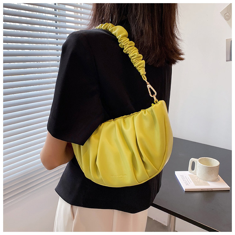 Wholesale Solid Color Diagonal Shoulder Folded Cloud Bag Nihaojewelry display picture 6