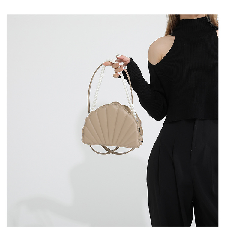 Femmes Petit Faux Cuir Couleur Unie Vêtement De Rue Fermeture Éclair Sac Dôme display picture 19