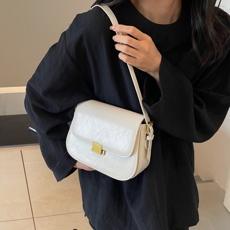 Alta sensación retro simple bolso cuadrado para mujeres 2024 nuevo estilo universal bolso de hombro de estilo extranjero bolso de brazo de viaje de moda