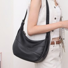 头层牛皮包女单肩百搭休闲特色同款潮流爆款大容量通勤腋下袋真皮