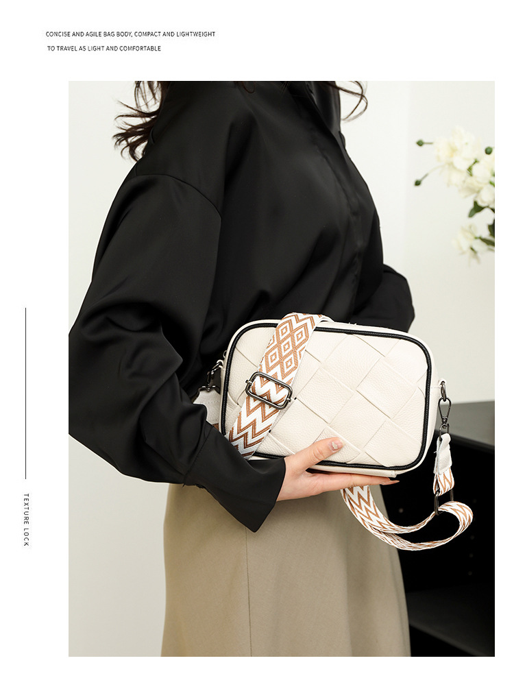 Women's Leather Crossbody Bag With Wide Strap And Diamond Pattern_voghion.com