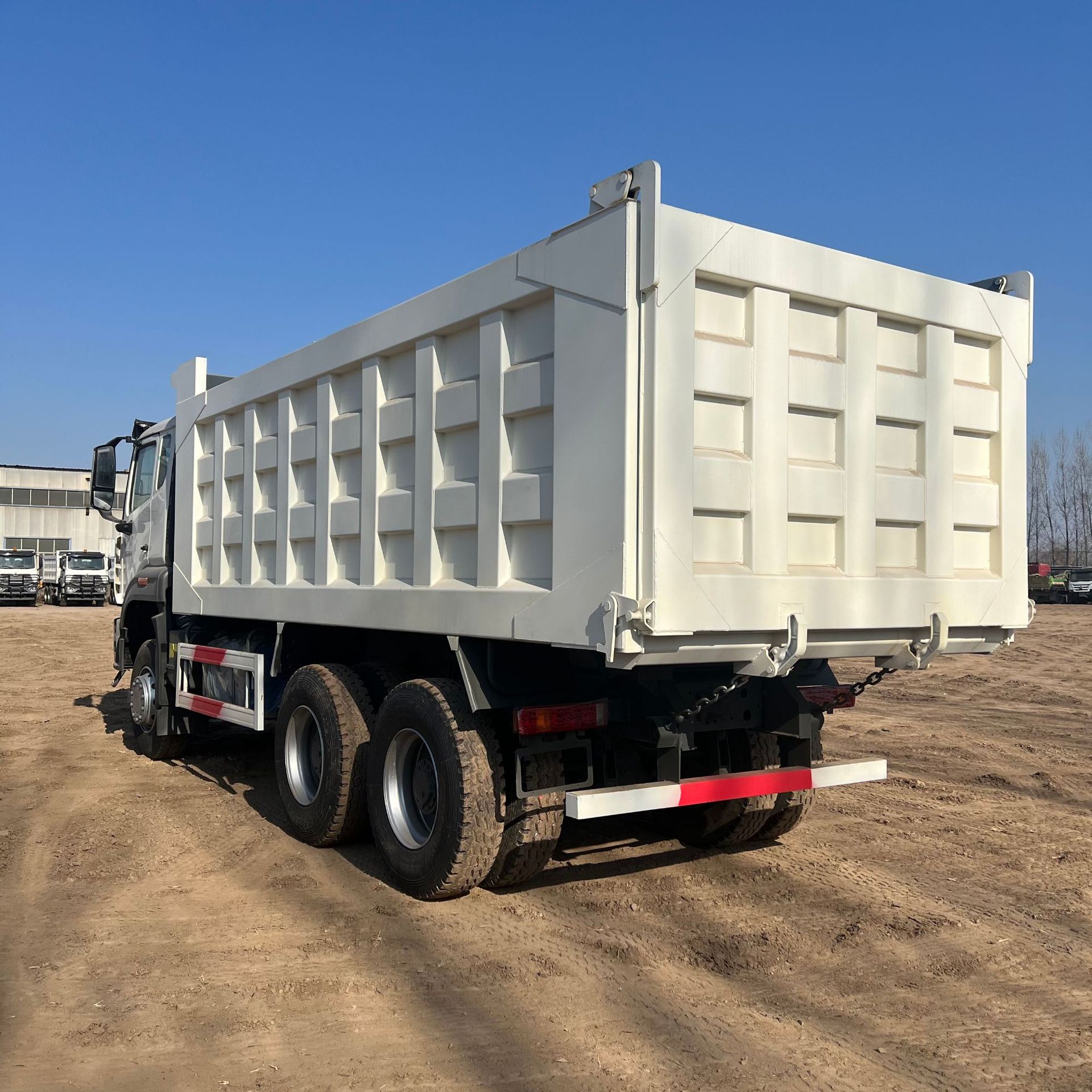 Export to Africa in Stock: Sinotruk Howo Nx371 Horsepower Dump Truck for Earth Transport, Howo 6*4 Engineering Dump Truck