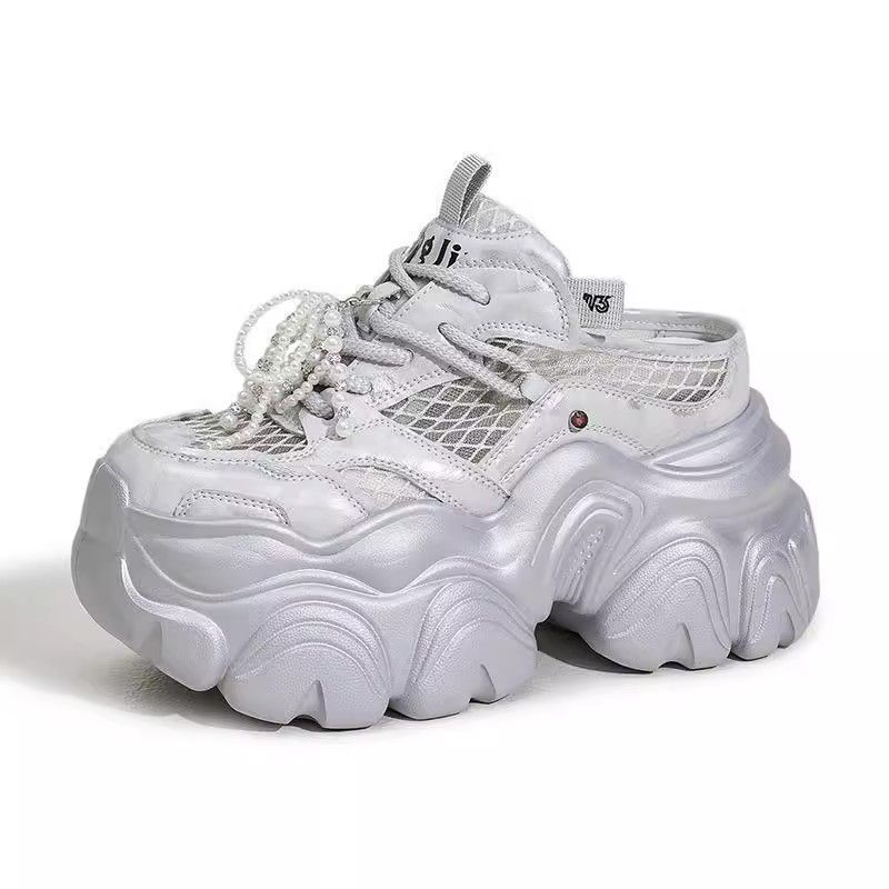 Papá zapatos mujer 2025 verano nuevo estilo sandalias transpirables huecas todo fósforo suela gruesa aumento interior zapatos de mujer Baotou medias pantuflas