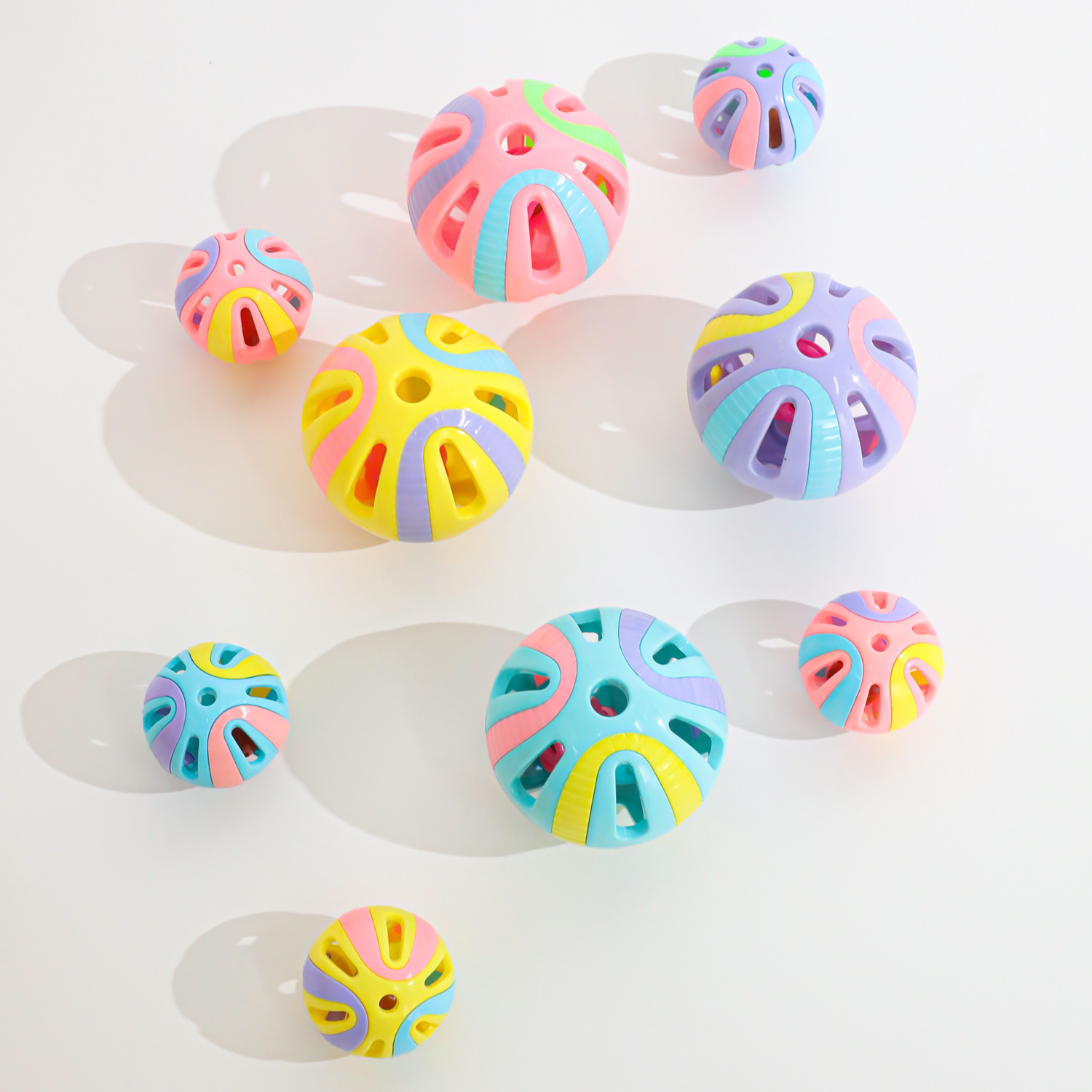 Bola de juguete para mascotas auto-hi alivio aburrido colorido campanas de doble capa bola de sonido resistente al desgaste y resistente a la mordida juguete general para gatos y perros