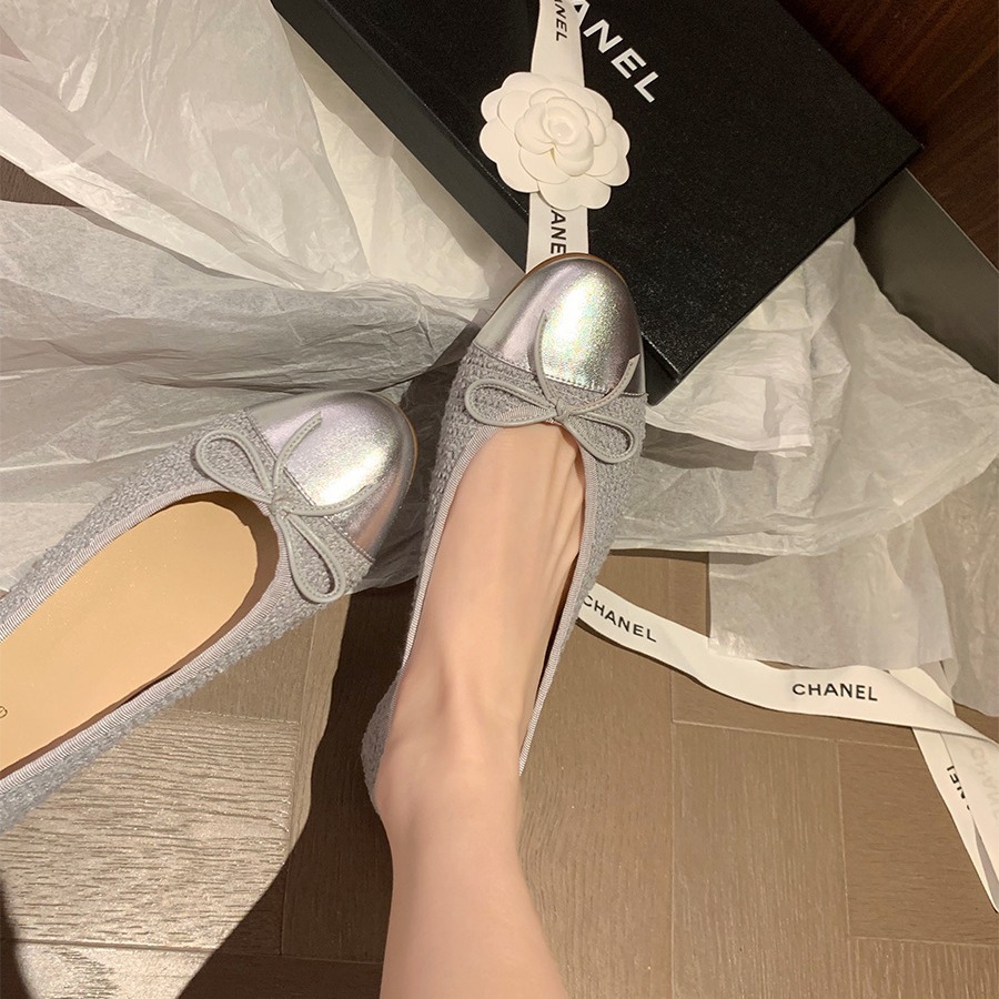 Versión de piel de oveja ~ Grape Madre con un pequeño arco dulce de arco empalmado zapatos de ballet plano de boca superficial zapatos de mujer